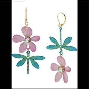NWT ~ Betsy Johnson Flower/Dragonfly Whimsical Earrings🌸🌸🌸